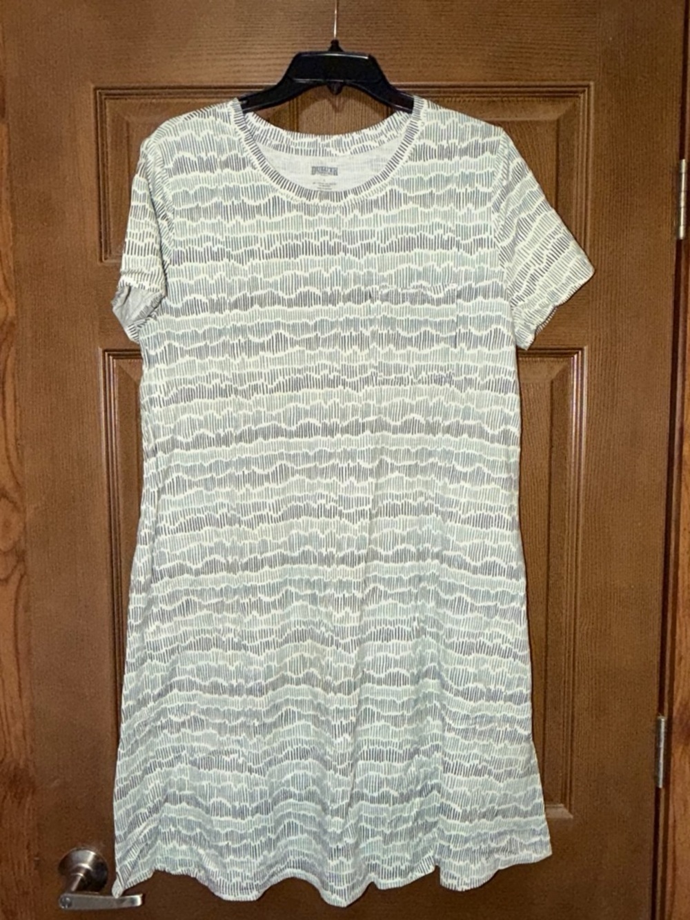 Duluth Trading Co Short Sleeve Wave-Pattern Dress in Light Blue and White